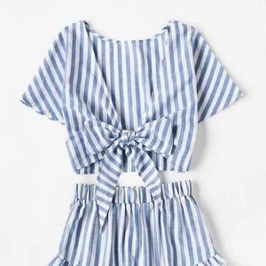 ❌ SOLD ❌ Blue Striped Tie-Front Crop Top 🌼